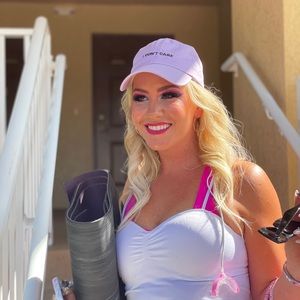 Meet your Posher, Stephanie